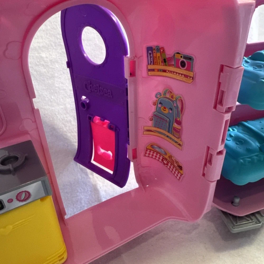Chelsea Pink Camper/RV Vehicle Playset Opens Bunk Beds Kitchen 6in Doll Bundle